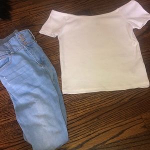 All white off the sleeves shirt💕